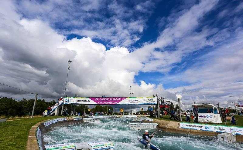 Favourites struggle through to semi-finals in K1 class at Canoe Slalom World Championships