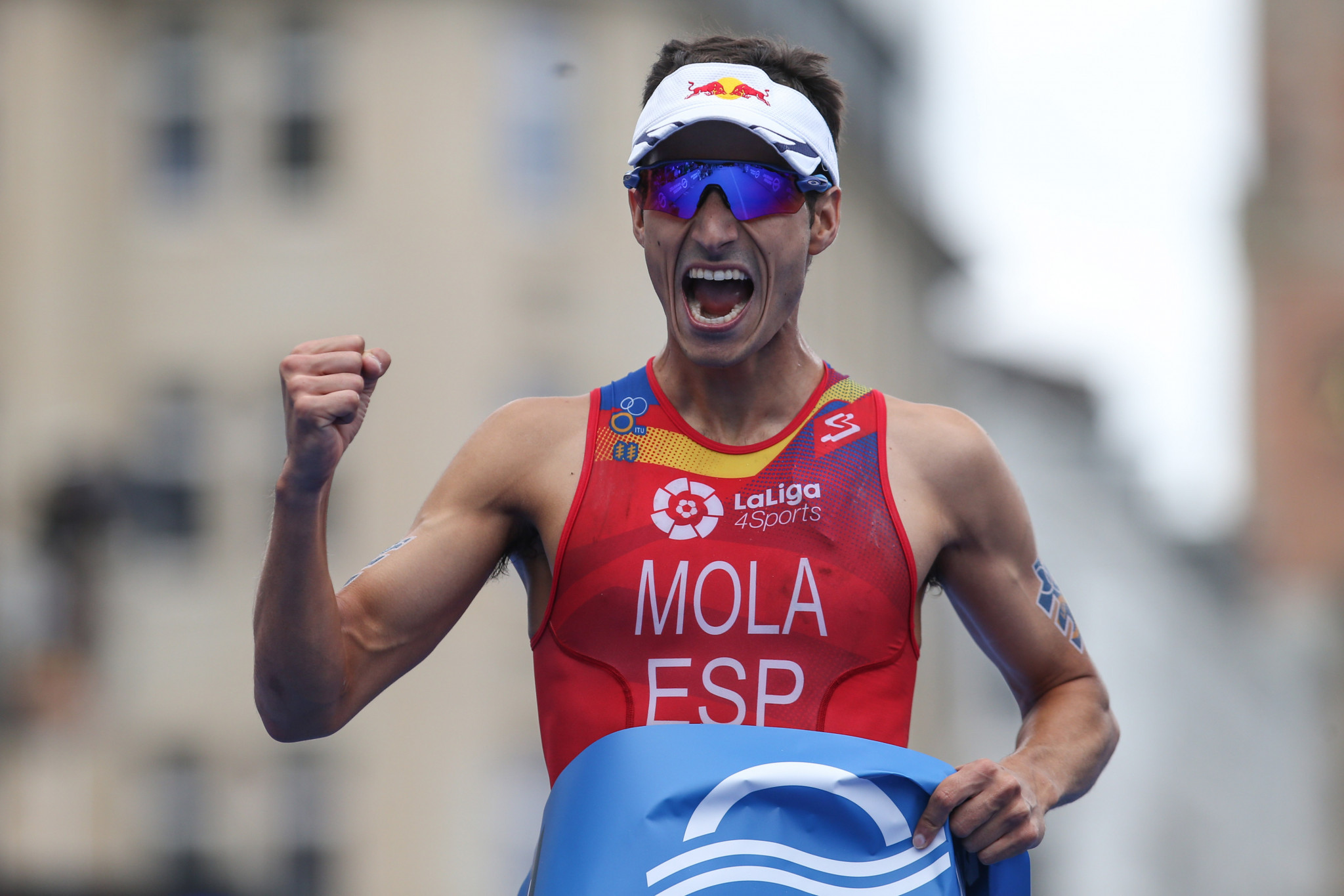 Spain's Mario Mola closed in on a third ITU World Series title with victory in Hamburg ©Getty Images  