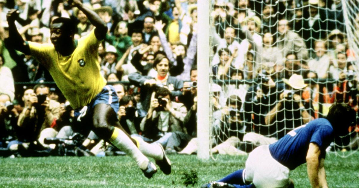 Always the man for the big occasion, Pele celebrates his goal in the 1970 World Cup final ©Getty Images