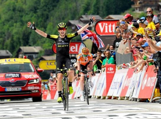 Van Vleuten defends La Course by le Tour de France title in thrilling finish