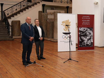  Belcho Goranov, alongside National Olympic Academy director Lozan Mitev, launched a new book about wrestling in Sofia ©BOC
