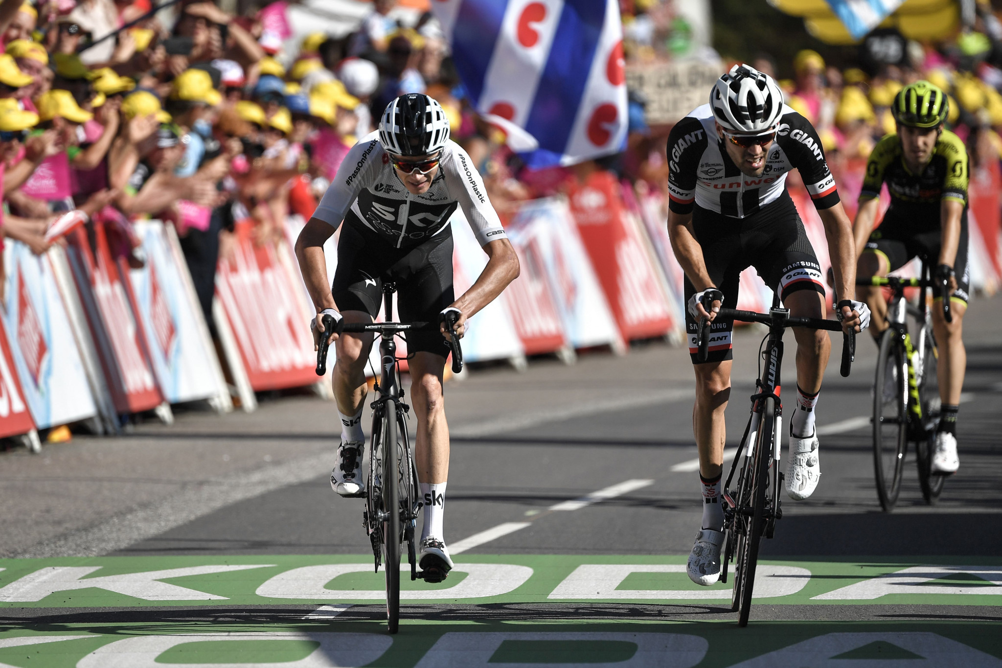 Britain's Chris Froome, left, and The Netherlands' Tom Dumoulin lie second and third on the general classification ©Getty Images