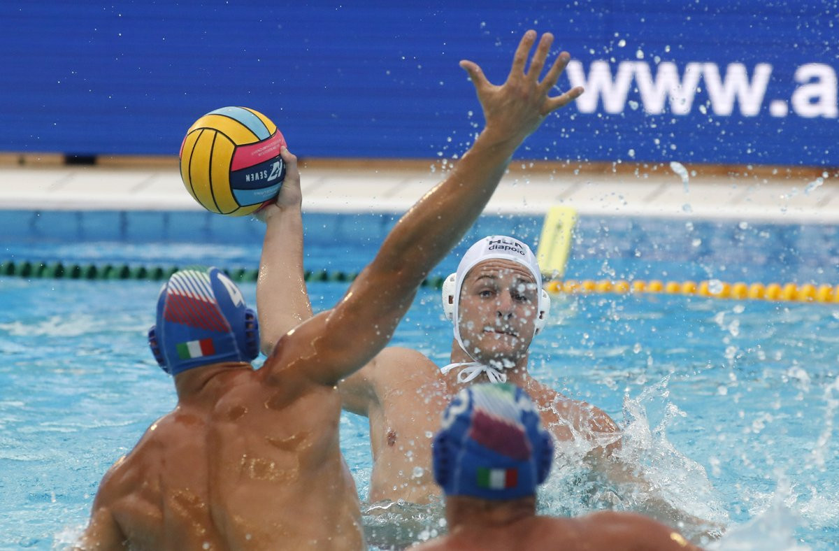 Italy also progressed to the last eight as they beat Hungary ©LEN