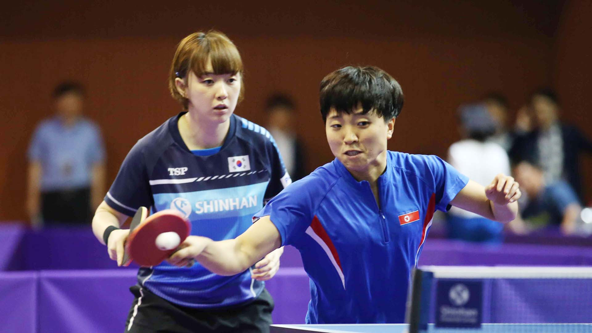 Two unified Korean teams won while the other two lost at the ITTF Korea Open today ©An Sungho