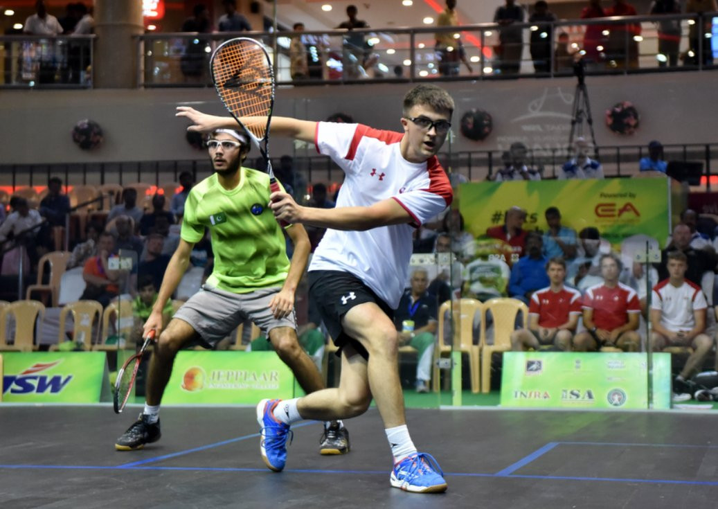 England will play the United States in the semi-finals after beating Pakistan today 2-1 ©WSF