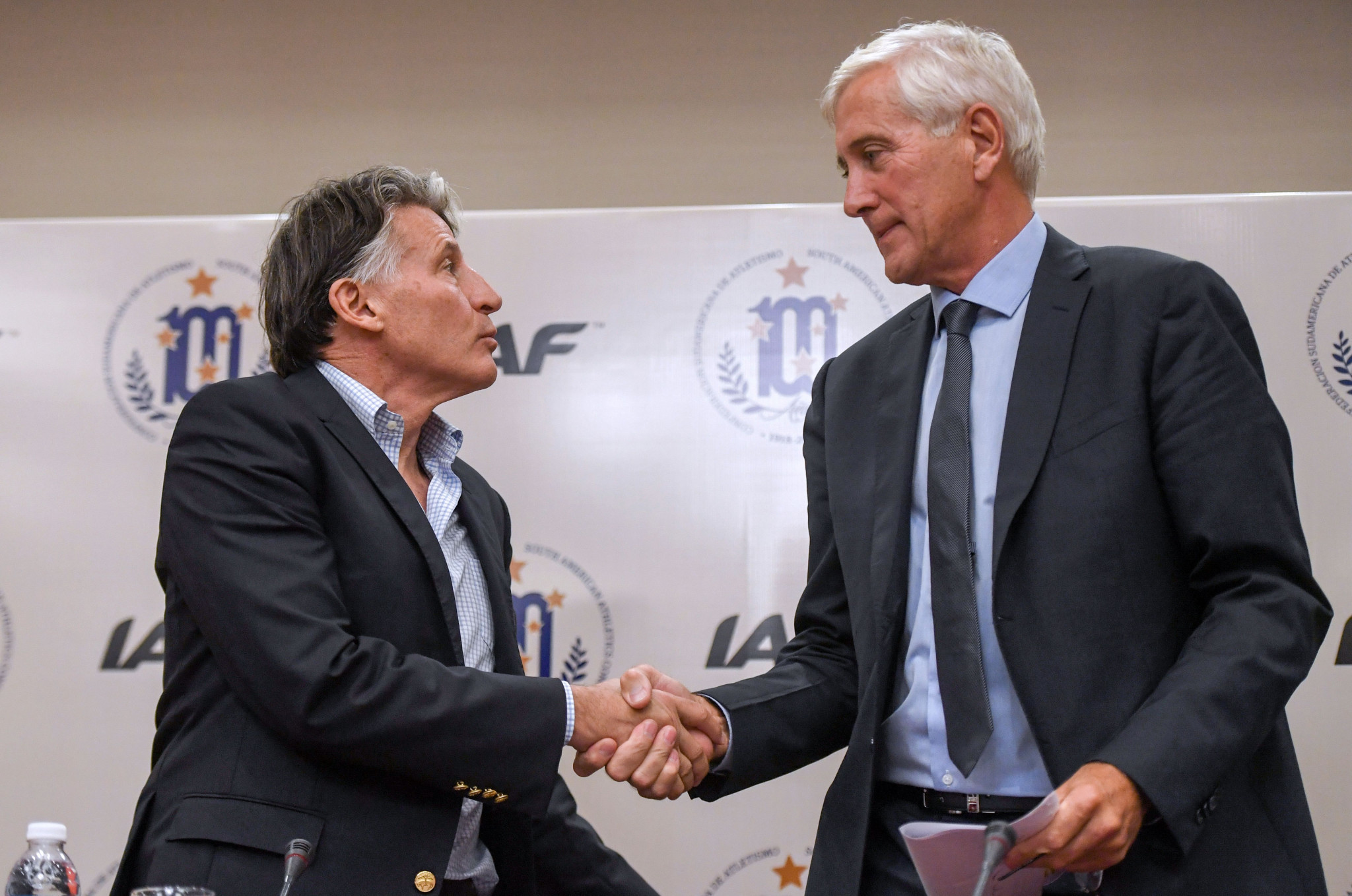 Sebastian Coe and Rune Andersen shake hands following the IAAF Council meeting in Buenos Aires today ©Getty Images