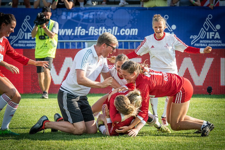 Switzerland celebrate a dramatic 3-2 win over the hosts Austria in the Women's World Fistball Championships semi-finals in Linz - where they will meet defending champions Germany in tomorrow's final ©IFA