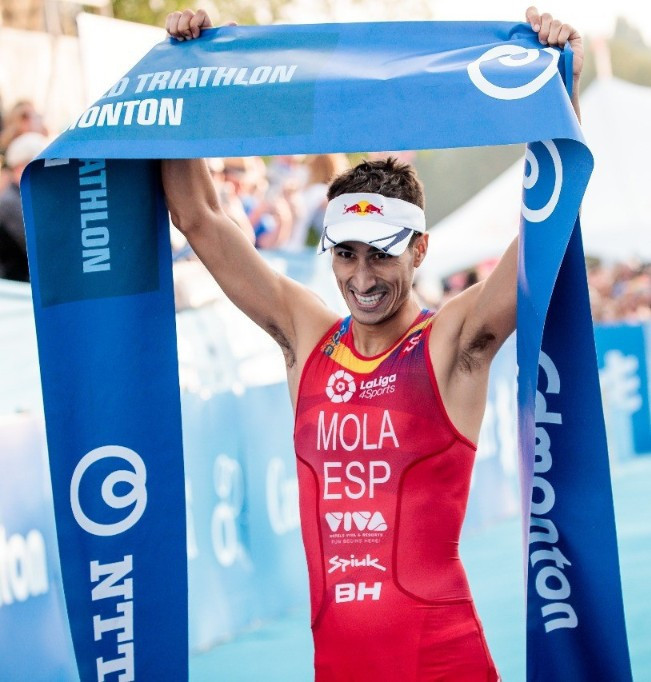 Mola strengthens position at head of World Triathlon standings with another victory in Edmonton as Holland win women's race