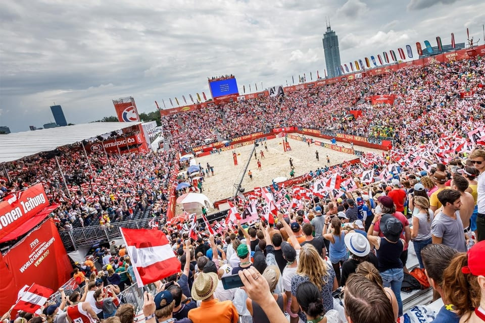 Action from last year's men's gold medal match at the Beach Volleyball World Championships in Vienna, which this week hosts the final qualifying tournament for the FIVB World Tour Finals ©FIVB