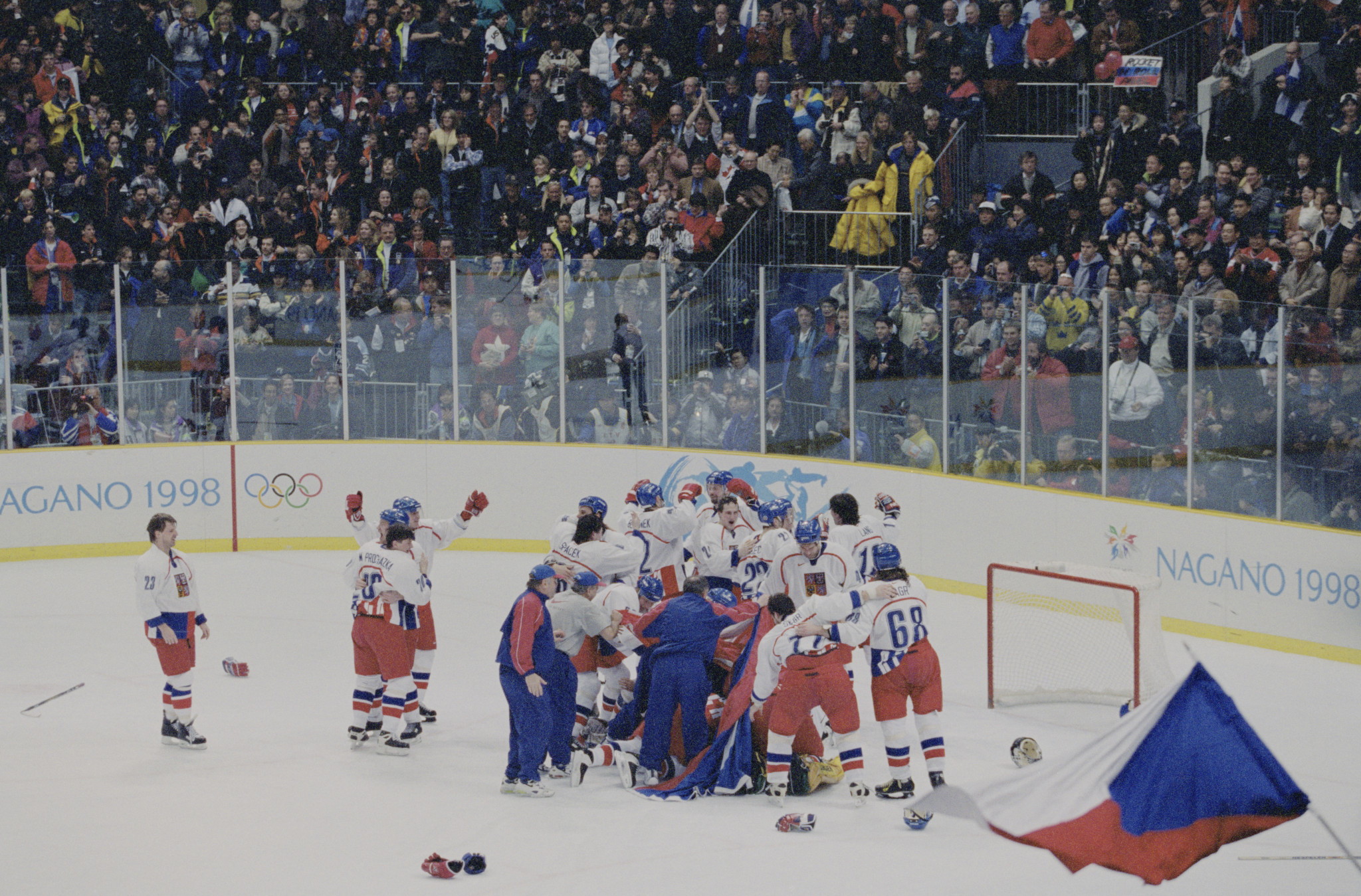 Czech Republic celebrate winning the Olympic gold medal at Nagano 1998 ©Getty Images