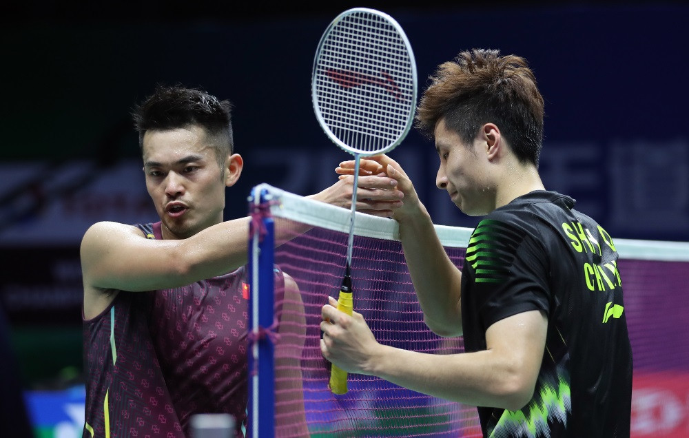 Shi Yuqi, right, beat Lin Dan today in an all-Chinese clash ©BWF