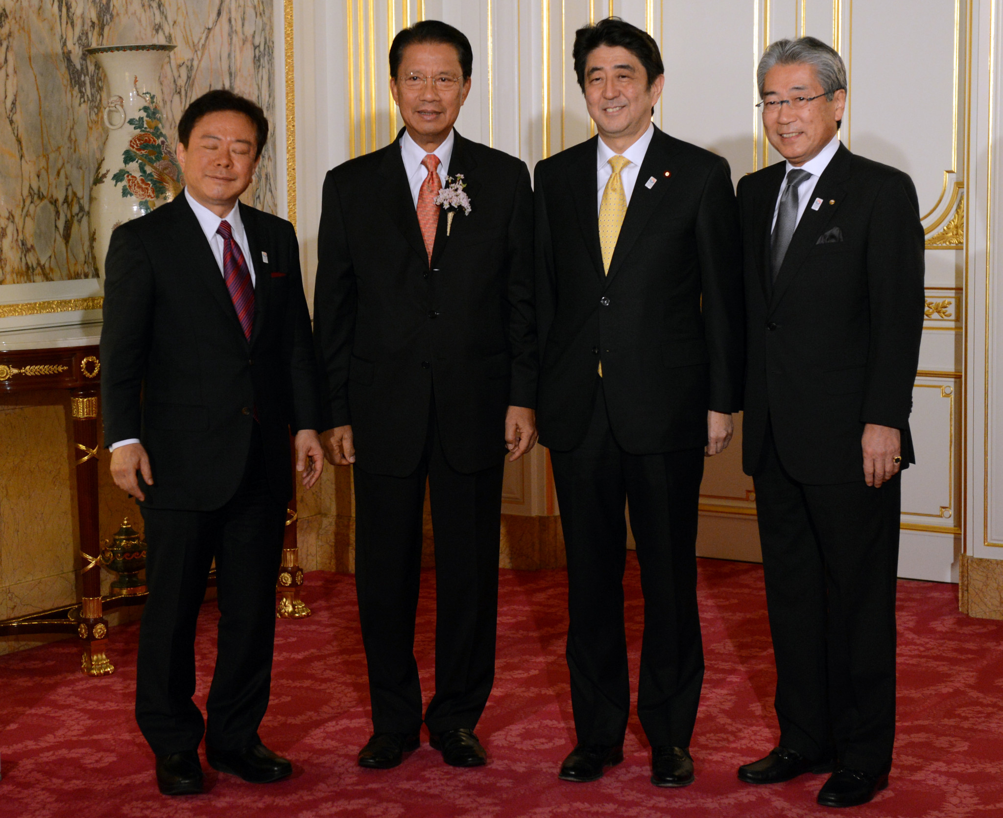 Nat Indrapana, second left, posing alongside officials including Japanese Prime Minister Shinzo Abe in 2013 ©Getty Images