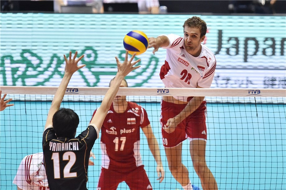 Poland edged closer to the men's FIVB World Cup title with a four-set win over Russia ©FIVB