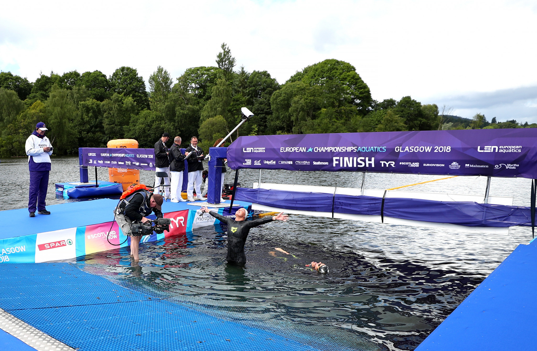 The Netherlands Sharon van Rouwendaal held off the challenge of Italy's Giulia Gabrielleschi in the 10km open water event in Loch Lomond to complete a gold medal double ©Getty Images