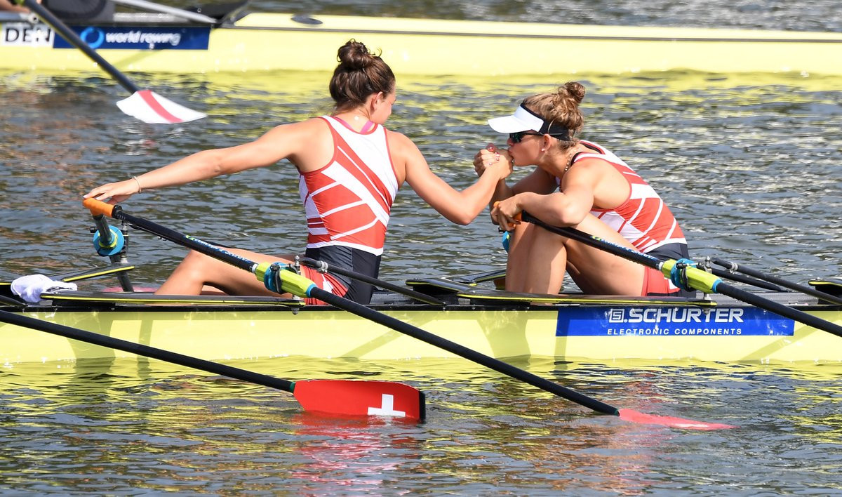 Athletes competing on opening day of the World Junior Rowing Championships in Račice had to deal with temperatures of 35 degrees ©World Rowing