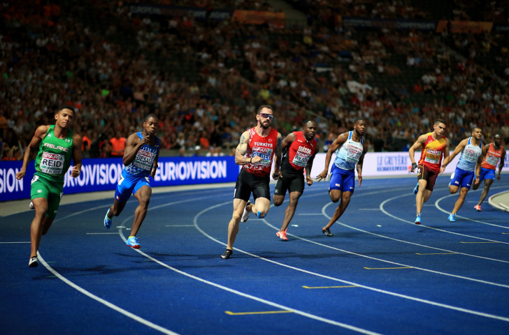 Ramil Guliyev of Turkey, centre, hits the finishing straight first en route to a 200m win in a Championship record ©Getty Images  
