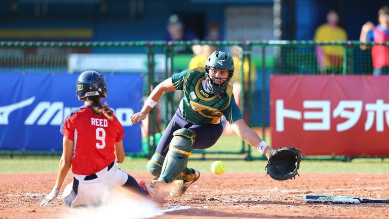 Defending champions the United States beat Australia 3-1 in the playoff round at the Women's Softball World Championships ©WBSC