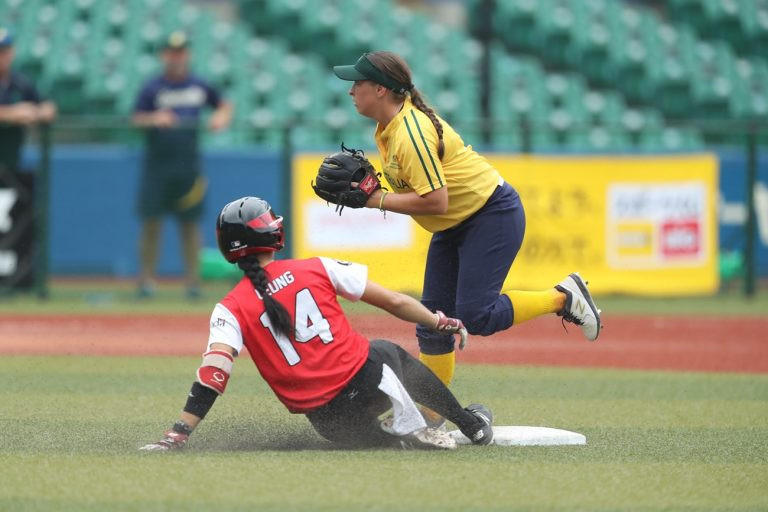 Canada defeated Australia to move within a game of the final ©WBSC