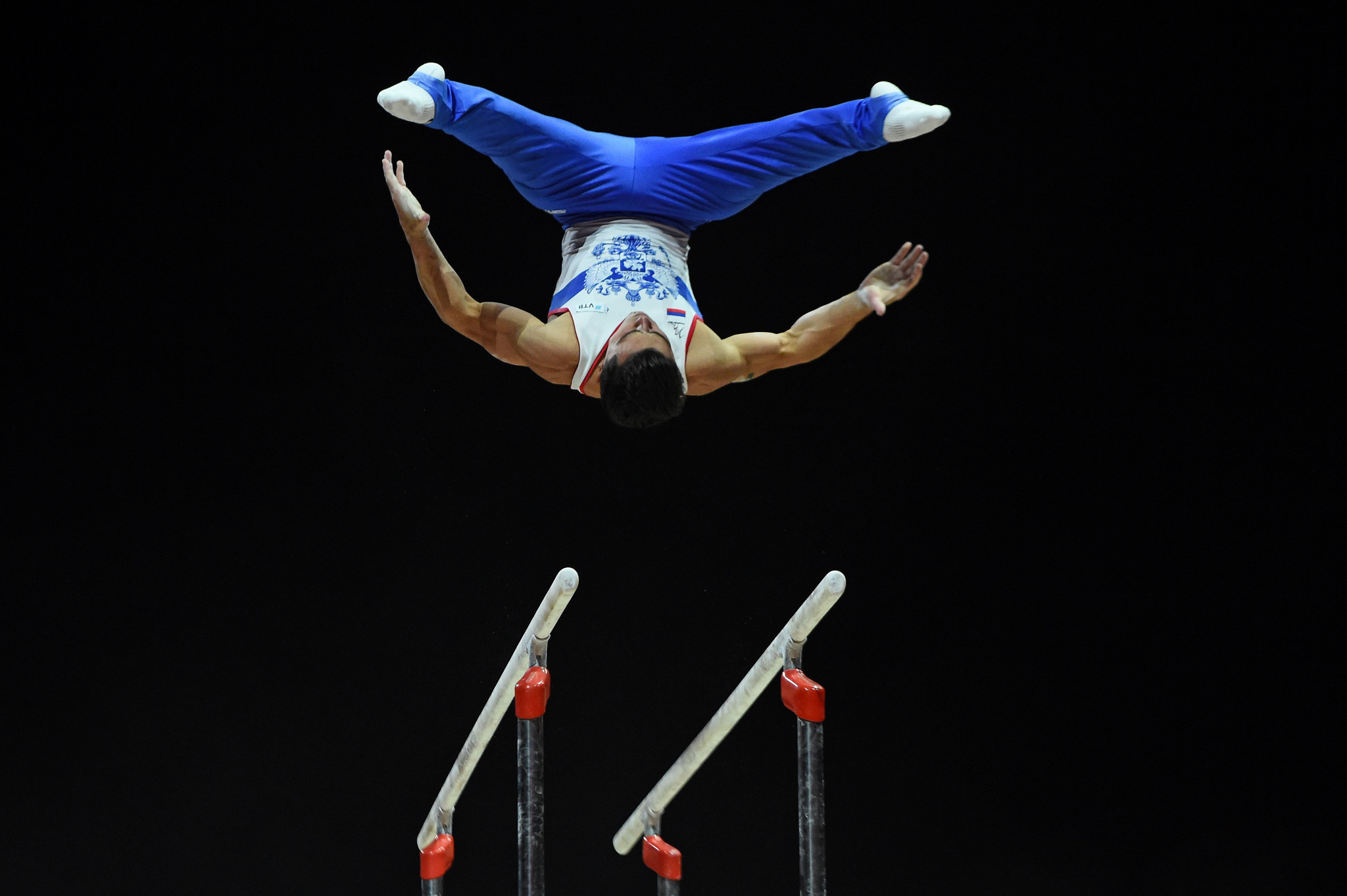 Before going onto clinch the men's parallel bars title ©Getty Images