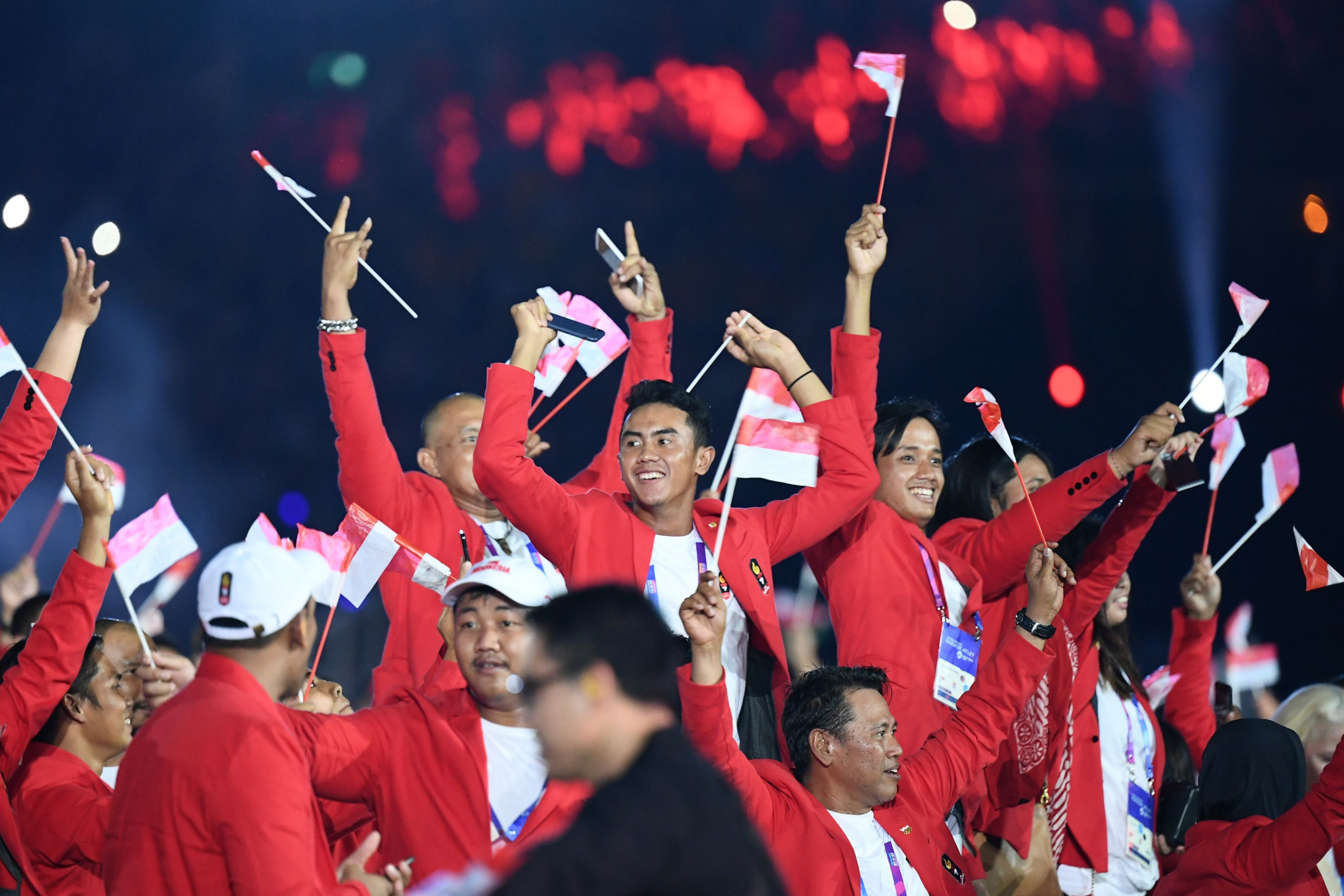 Hosts Indonesia arrived into the stadium to huge cheers, chanting and red and white lights ©Getty Images