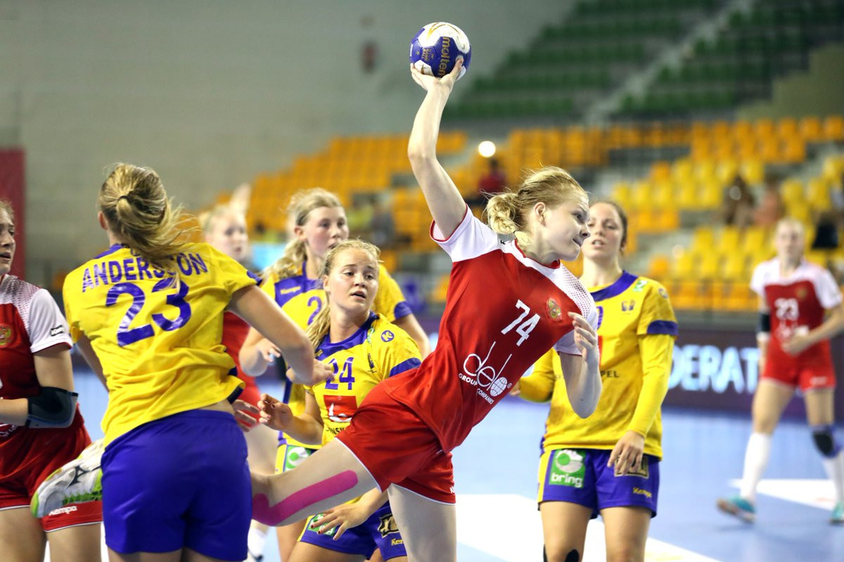 Defending champions Russia reached the final with victory over Sweden ©IHF