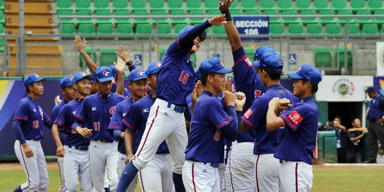 Chinese Taipei celebrate winning bronze at the WBSC Under-15 Baseball World Cup in Panama ©WBSC