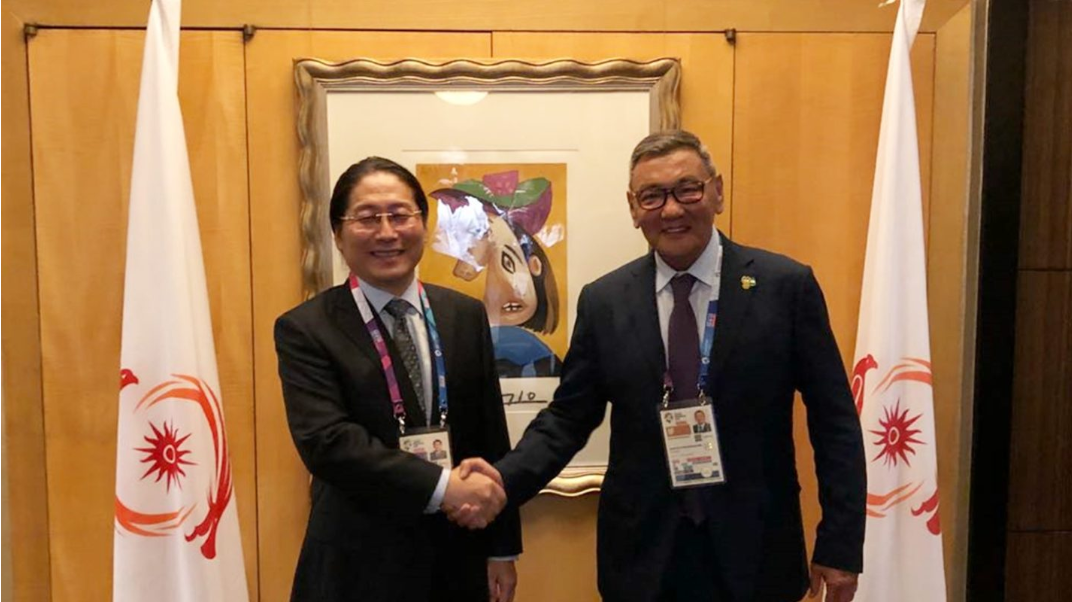 AIBA Interim President Gafur Rakhimov, right, has met with First Commitment International Trade chair Wu Di at the 2018 Asian Games in Jakarta and Palembang ©AIBA
