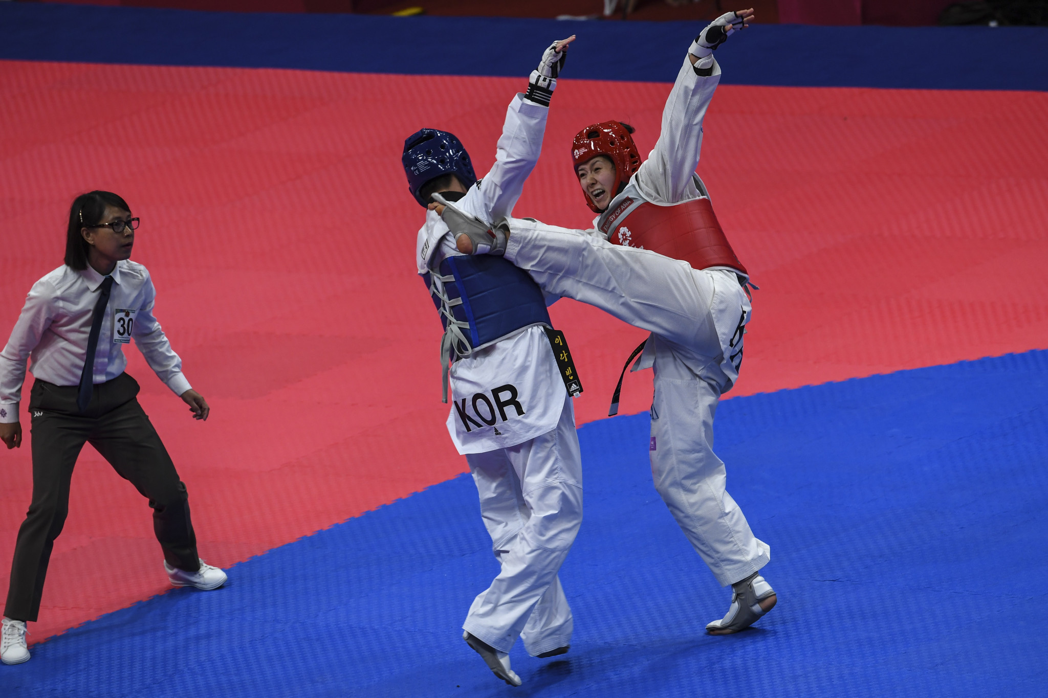 Hansu's compatriot Lee Dabin triumphed in the women's over-67kg taekwondo final ©Getty Images
