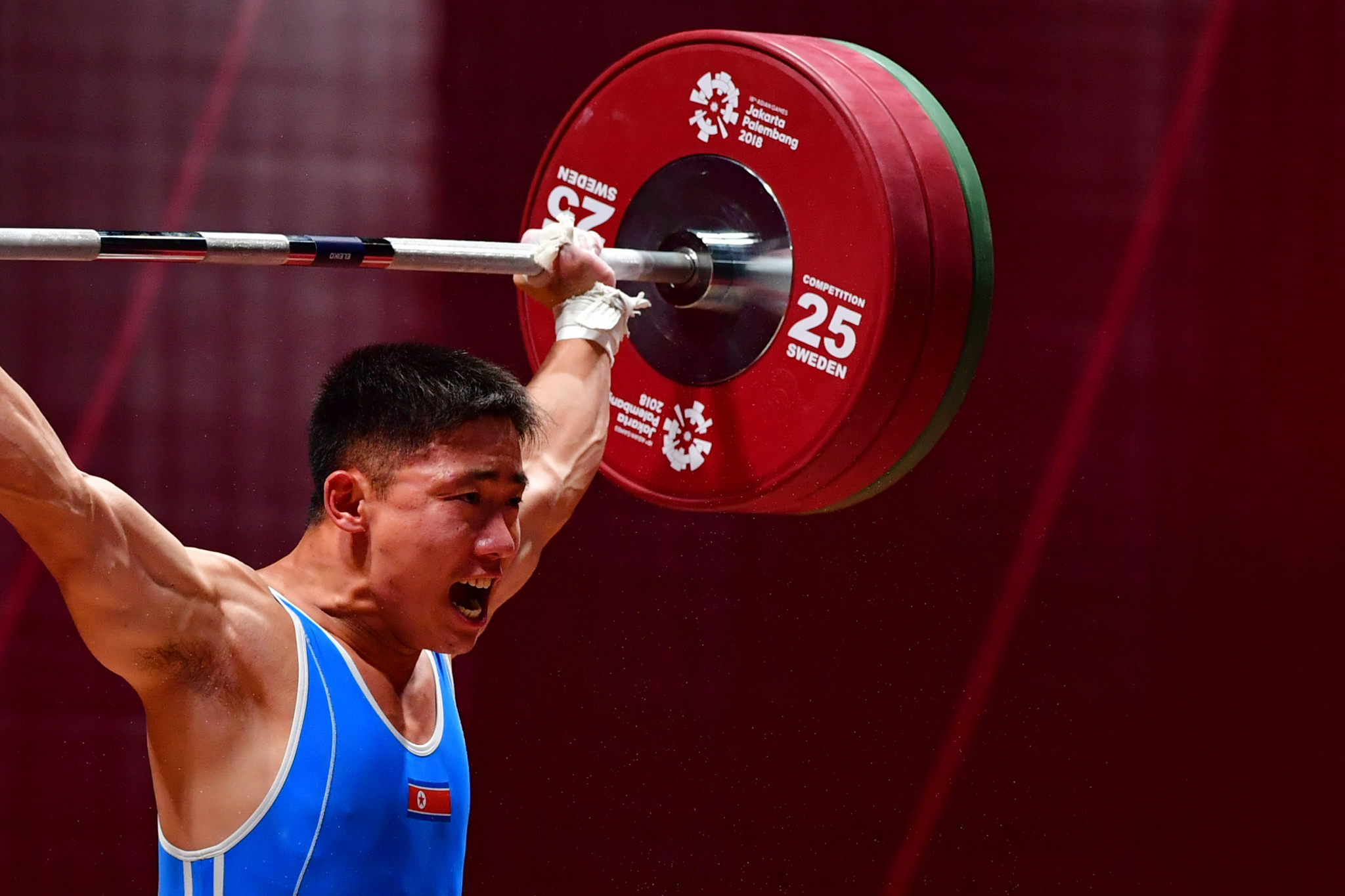 O Kang Chol continued North Korea's impressive form in weightlifting by claiming the men's 69 kilograms gold medal ©Getty Images