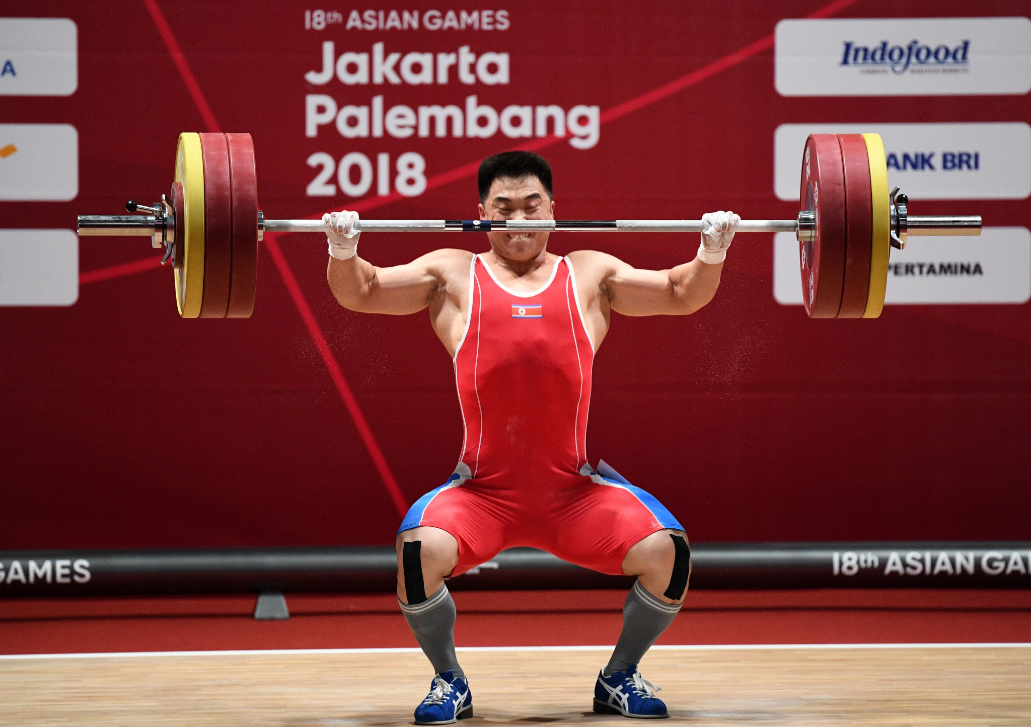 North Korea's Jon Wi Choe won gold in the men's 77kg weightlifting, in a final which saw more than one athlete injured ©Getty Images