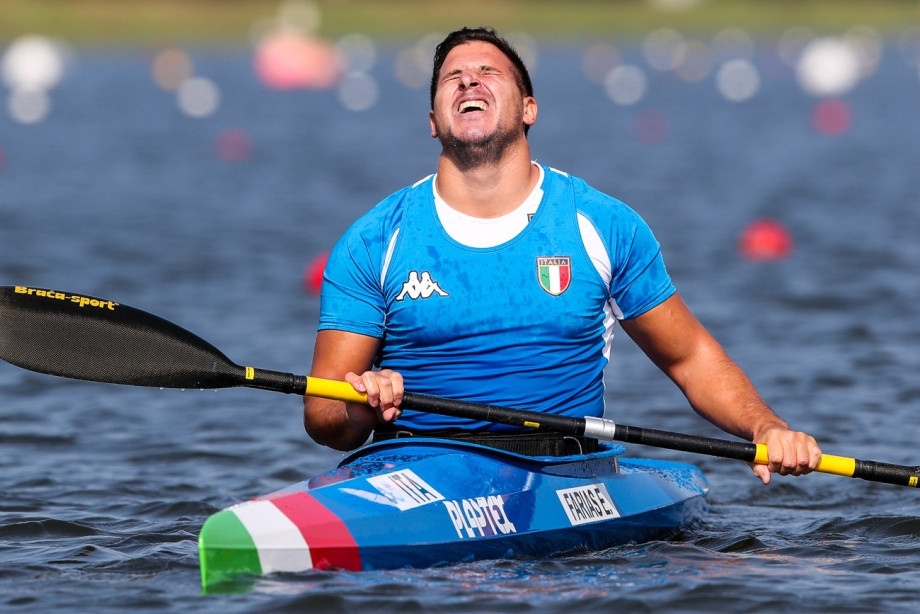Italy’s Estaban Farias defended his world title ©ICF