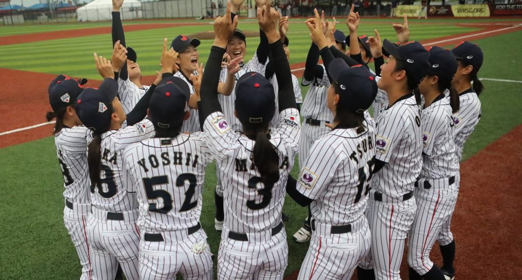 Japan celebrate taking over group leadership at the Women's Baseball World Cup ©WBSC