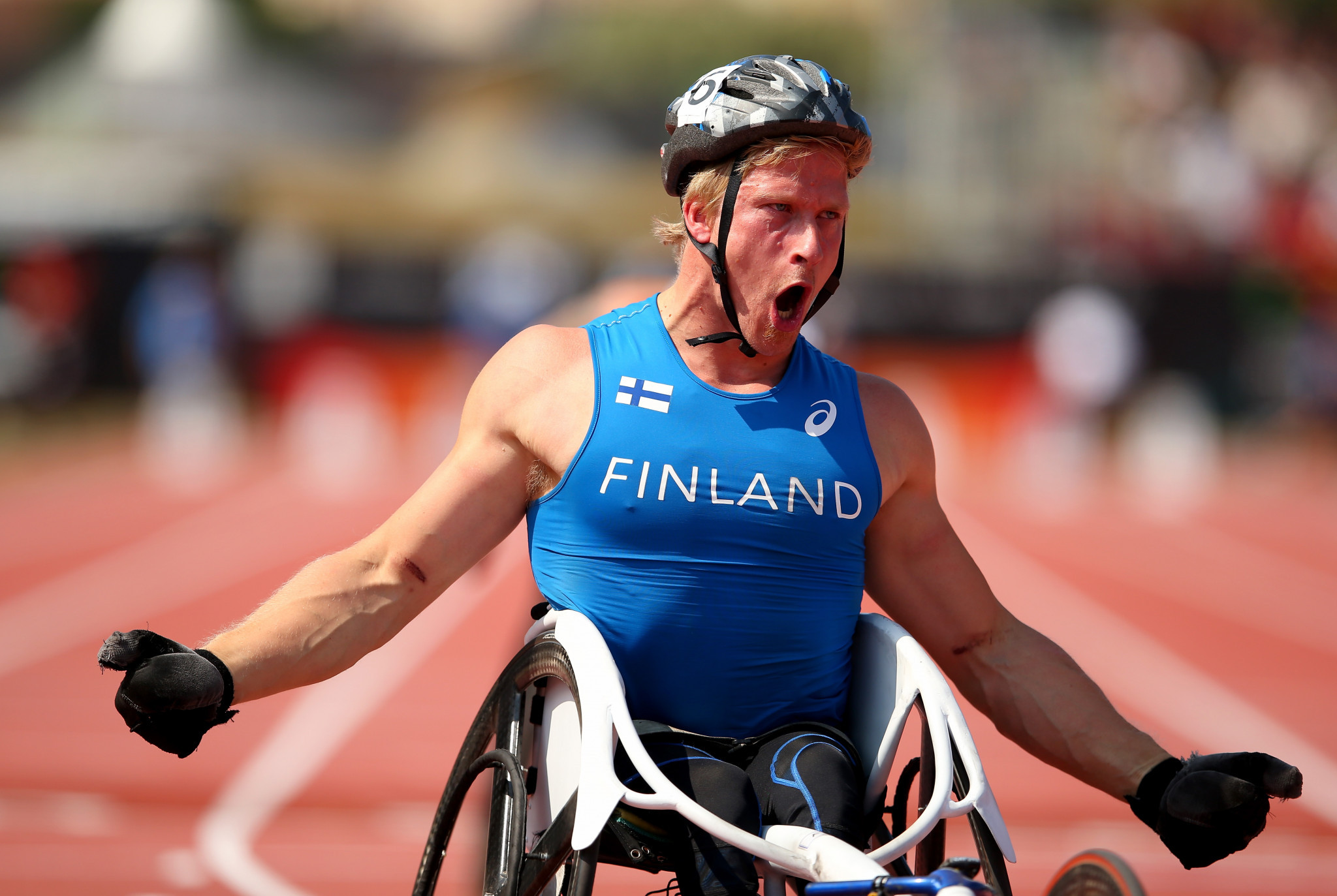 Finland’s five-time Paralympic champion Leo Pekka Tahti powered home to gold in the 100m T54 ©Getty Images