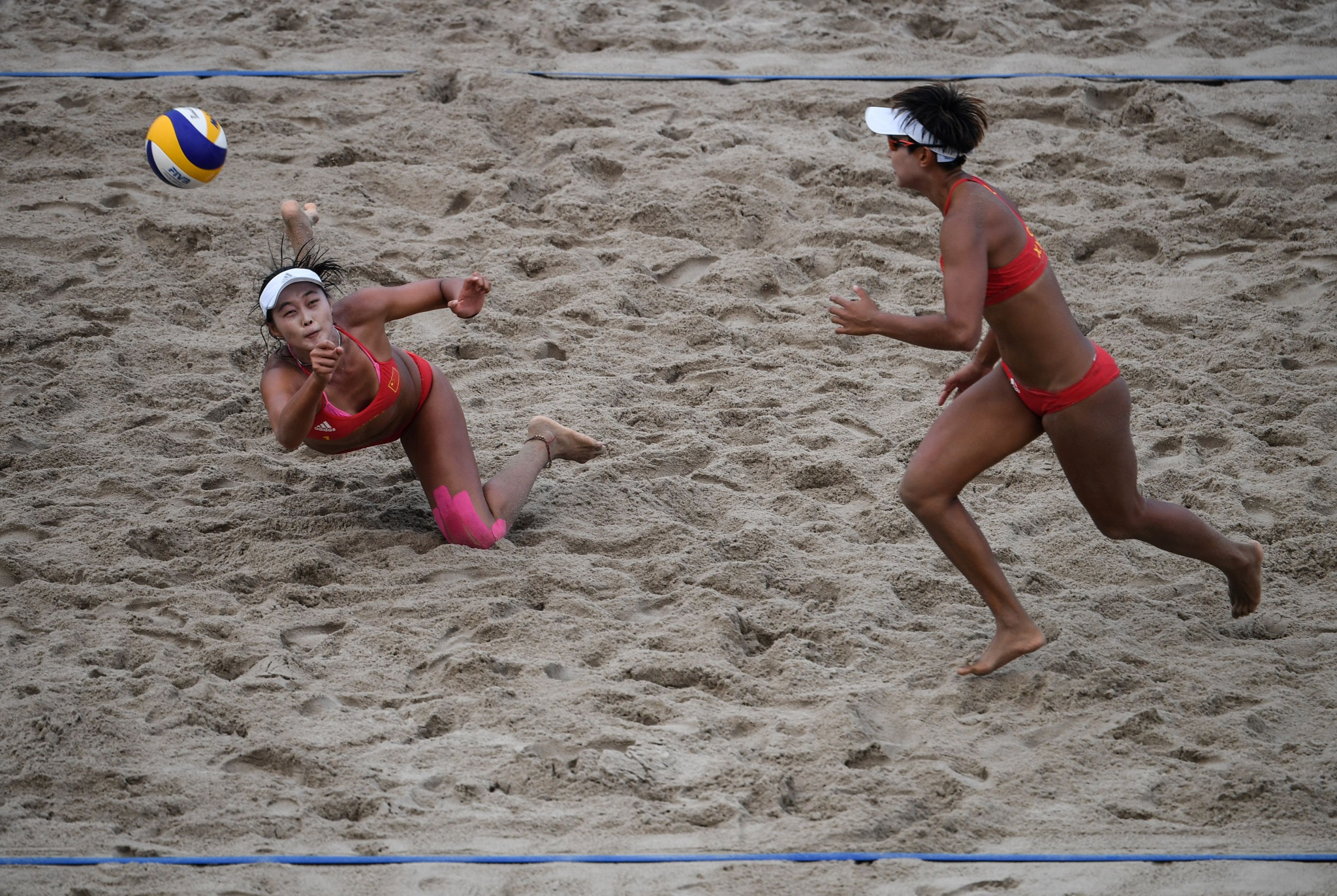 China's Fan Wang and Xinyi Xia won gold in the women's beach volleyball, beating Miki Ishii and Megumi Murakami from Japan ©Getty Images
