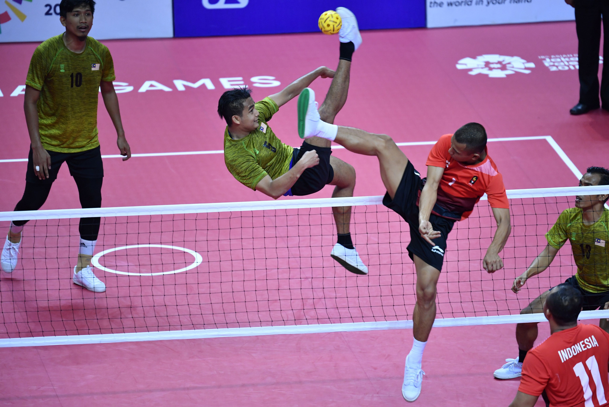 There was disappointment for Indonesia in the men's regu sepaktakraw final as Malaysia came from behind to beat them 2-1 ©Getty Images
