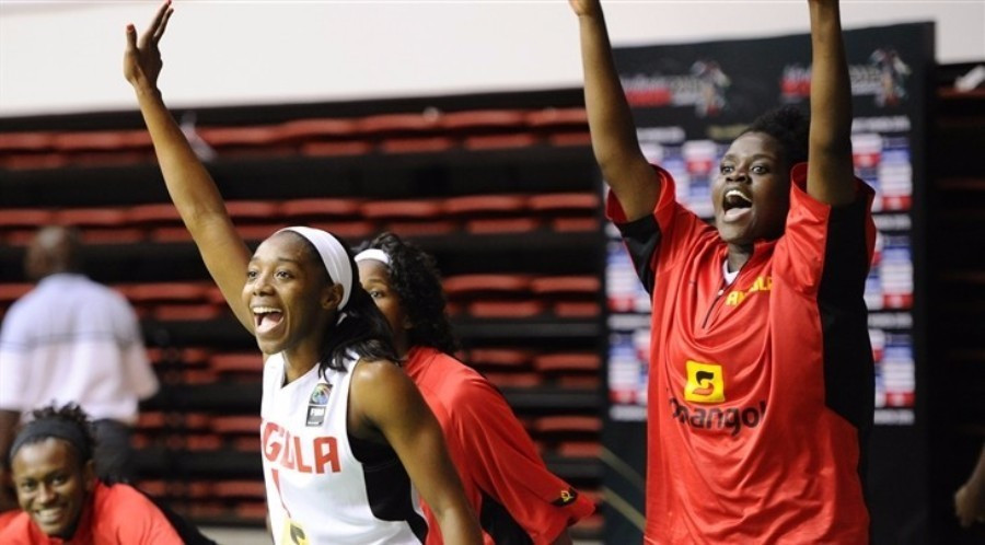 Angola extended their unbeaten run with a narrow victory over Nigeria ©FIBA