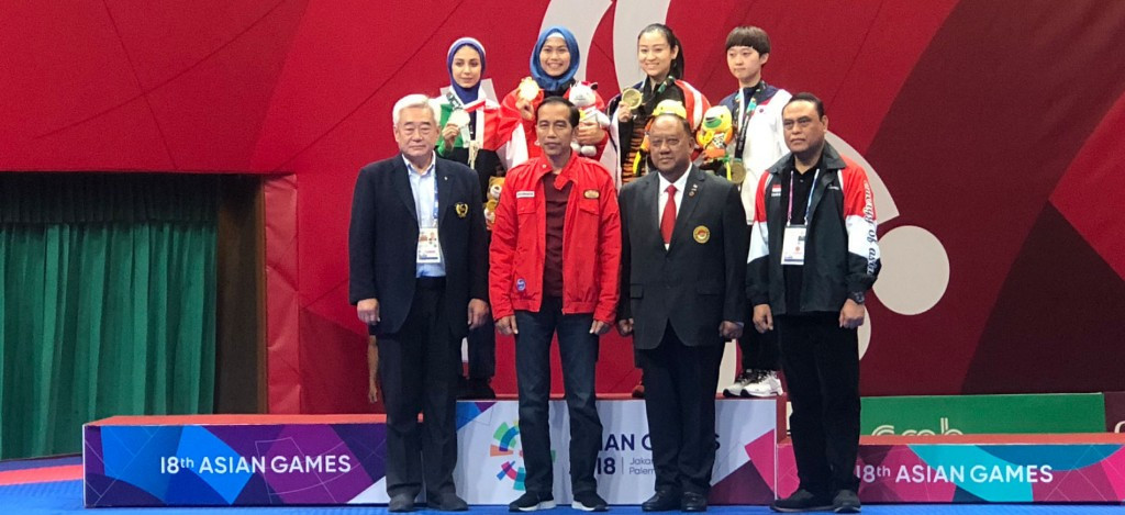 Indonesian President Joko Widodo, front second left, timed his visit to the Asian Games taekwondo venue with home gold ©World Taekwondo