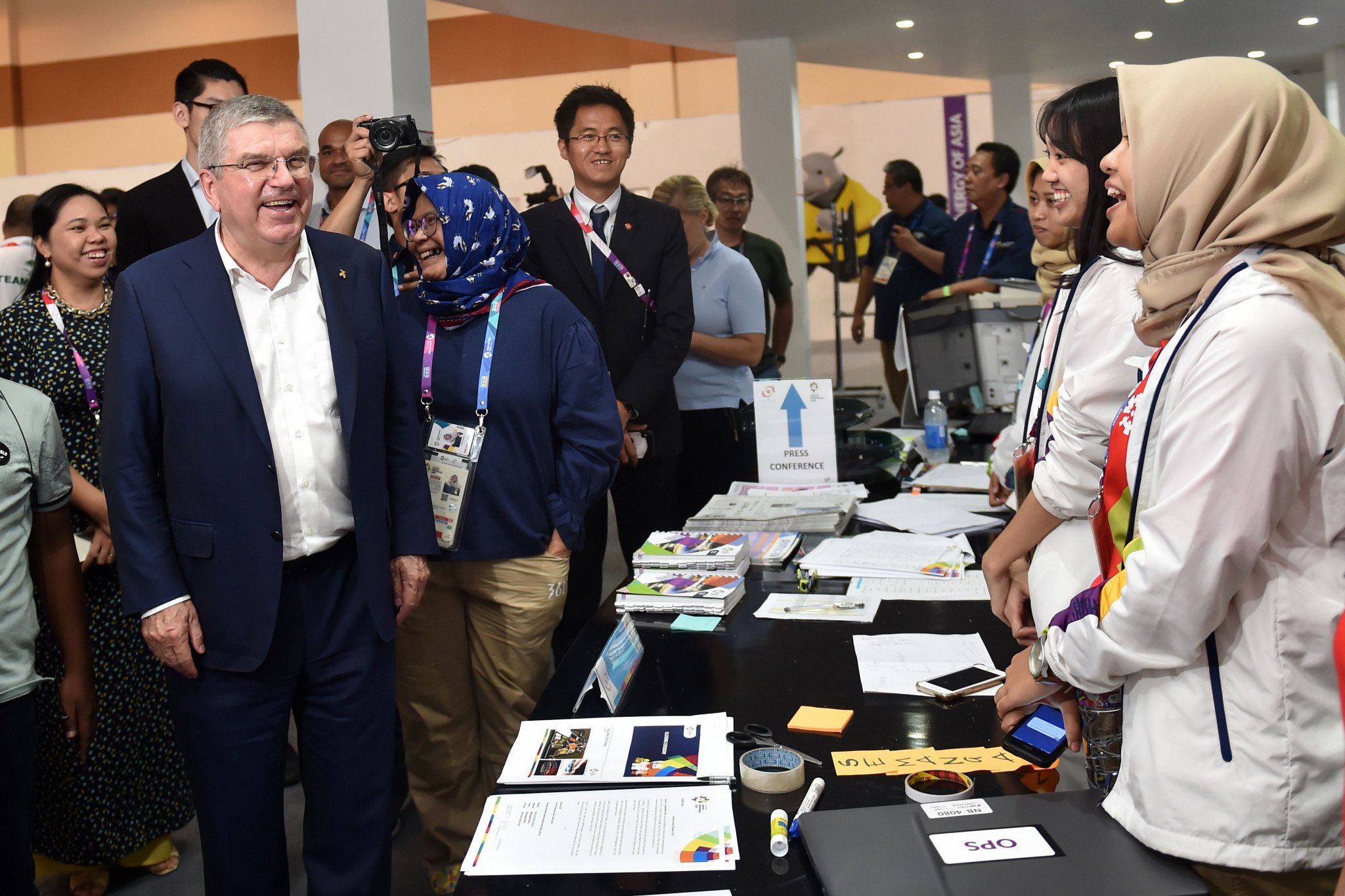 International Olympic Committee President Thomas paid a visit to the Main Press Centre before attending the Closing Ceremony ©Getty Images
