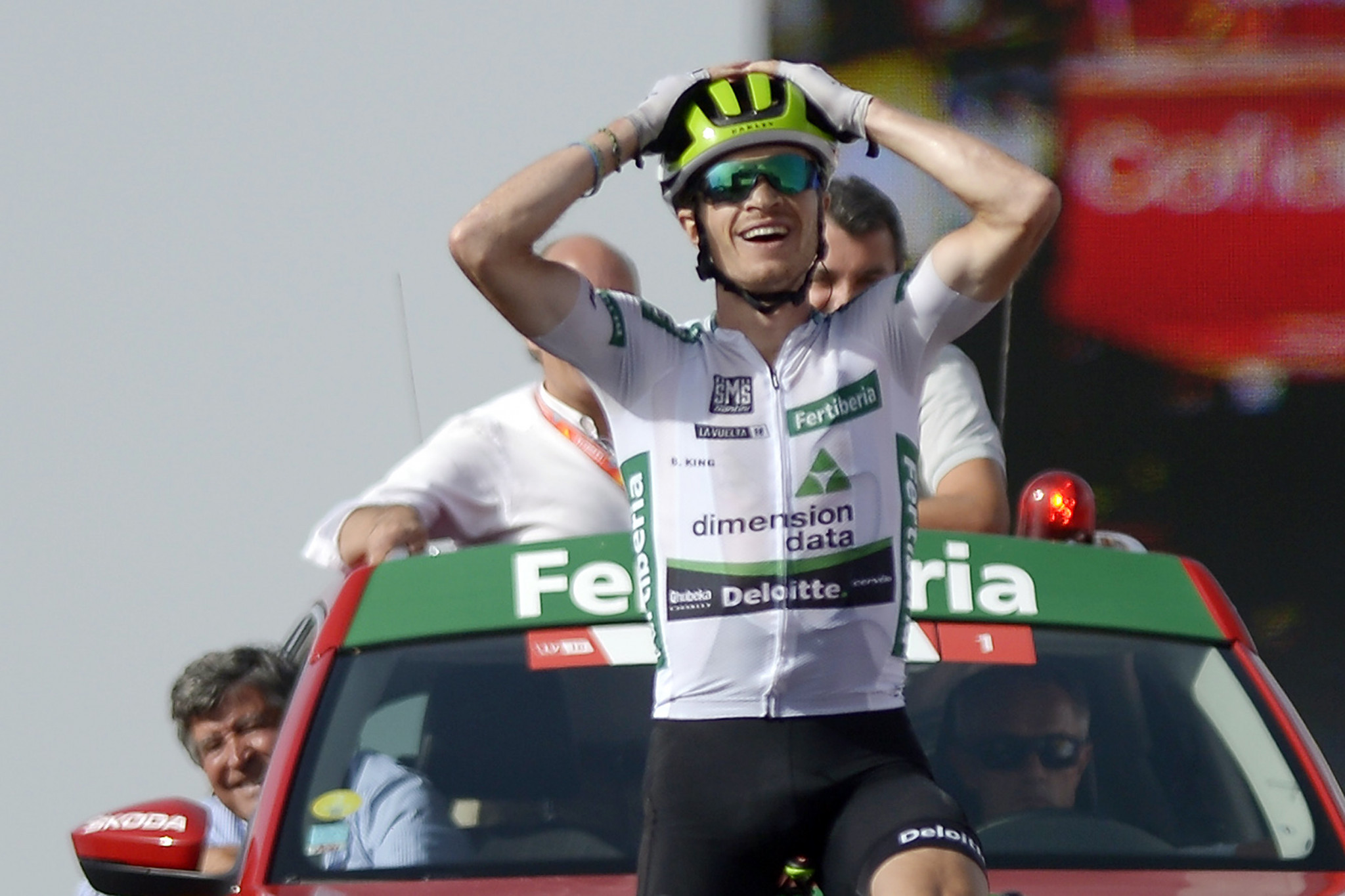 King claims second stage win at Vuelta a España as Yates moves into overall lead