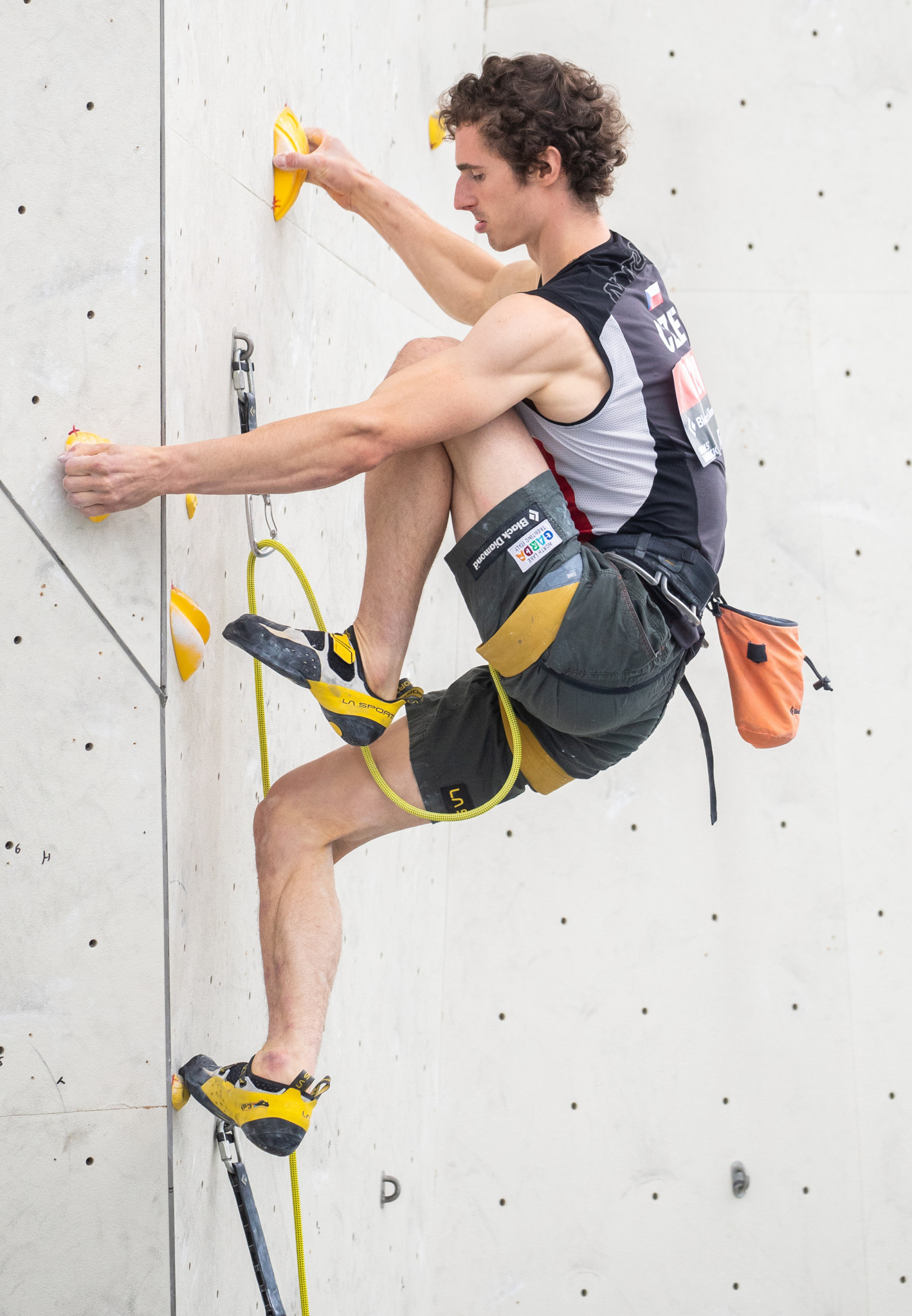 Adam Ondra en-route to winning the qualification in the lead event at the IFSC World Climbing and Paraclimbing Championships in Innsbruck ©IFSC