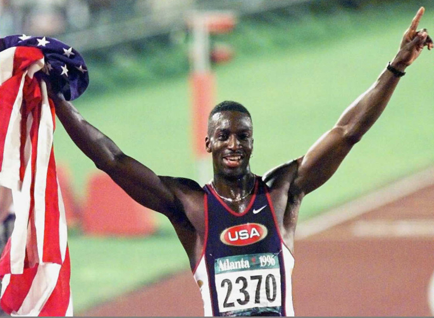 US sprinter Michael Johnson maintains that home athletes face extra pressure at a Games - but he didn't do too badly at the 1996 Atlanta Olympics as he won the 200m and 400m ©Getty Images
