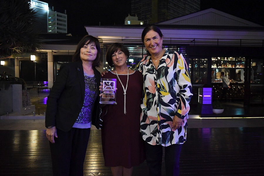 Roden receives ITU Women's Committee award for inspiring young girls to take up triathlon 