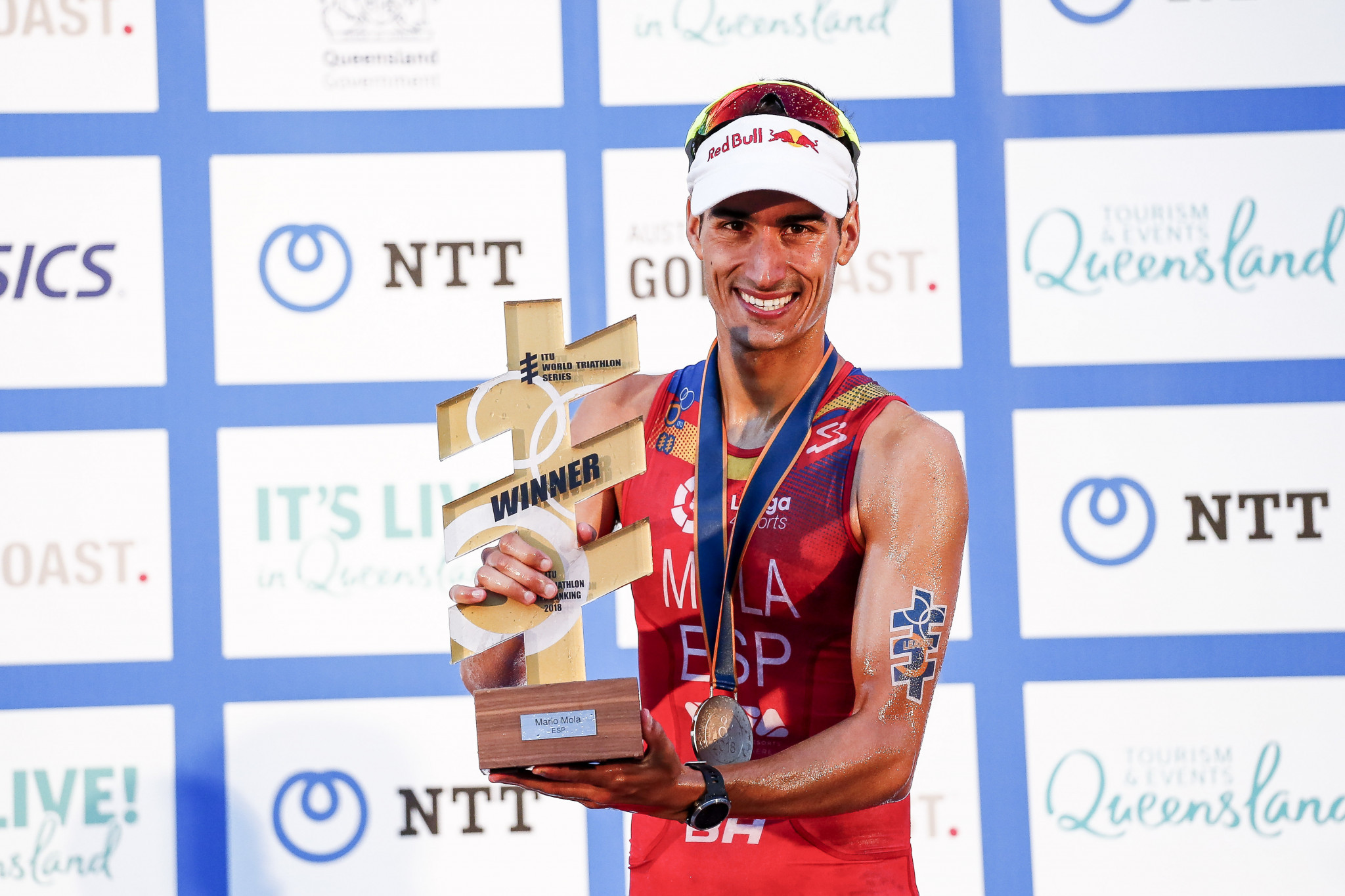 Mola equals world triathlon hat-trick of compatriot Gomez as Luis wins ITU Grand Final