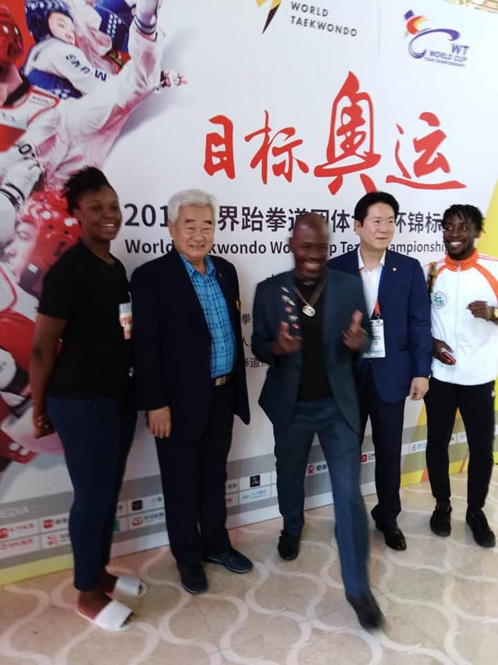 World Taekwondo President Chungwon Choue has shown his appreciation to the "mascot" of the Ivory Coast team ©FITKD