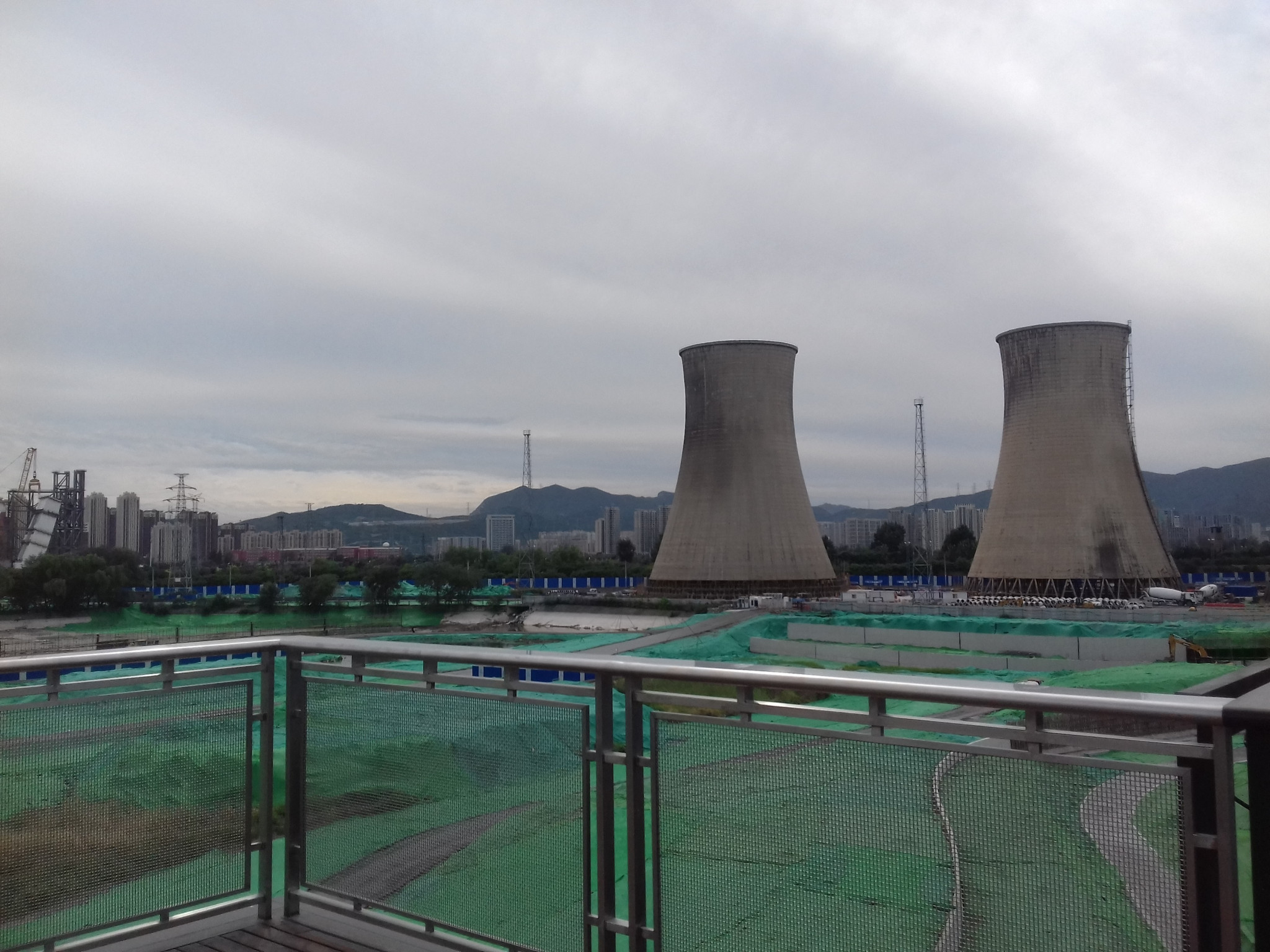The big air venue will be constructed to the left of the cooling towers in Shougang ©ITG