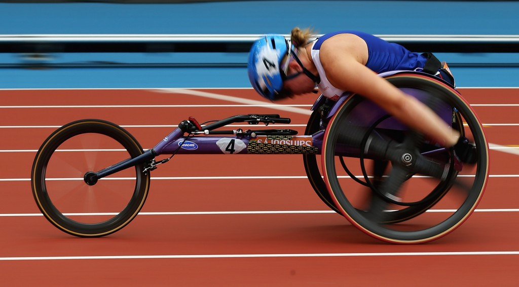 Hannah Cockroft's unbeaten run was ended by Kare Adenegan at a T34 400m race in London ©Getty Images