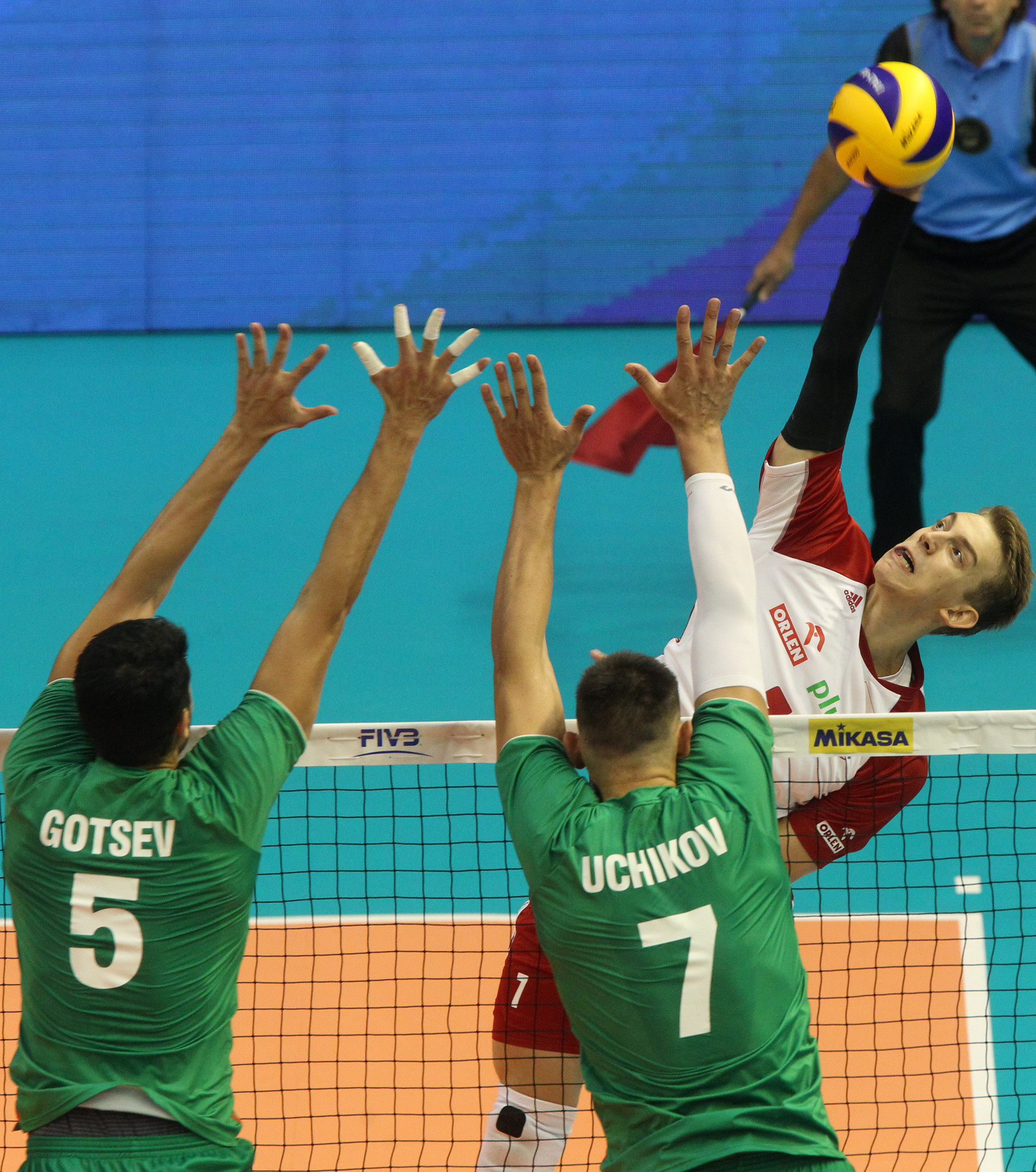 World champions Poland defeated hosts Bulgaria and remain unbeaten ©FIVB