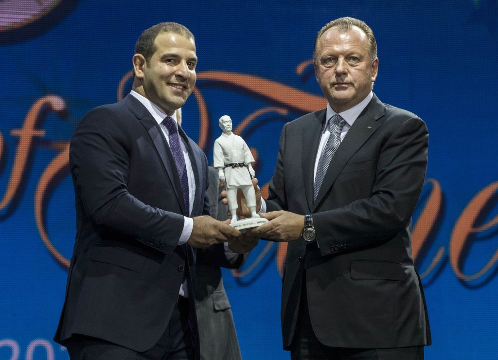 Azerbaijan's Elnur Mammadli, pictured here with IJF President Marius Vizer, was among the inductees into the Hall of Fame ©IJF