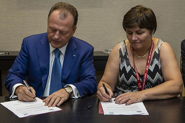IJF and IBSA Presidents Marius Vizer and Jannie Hammershøi signed a Memorandum of Understanding to work more closely together on the opening day of the World Judo Championships in Baku ©IJF