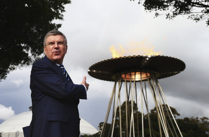 Thomas Bach posing in front of the Cauldron for the Sydney 2000 Olympic Games during his Australian tour ©IOC/Ian Jones